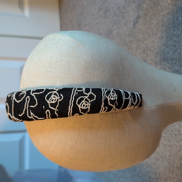 Anthropologie Puffy Black and Cream Floral Embroidery String Print Headband NWT - Picture 2 of 5